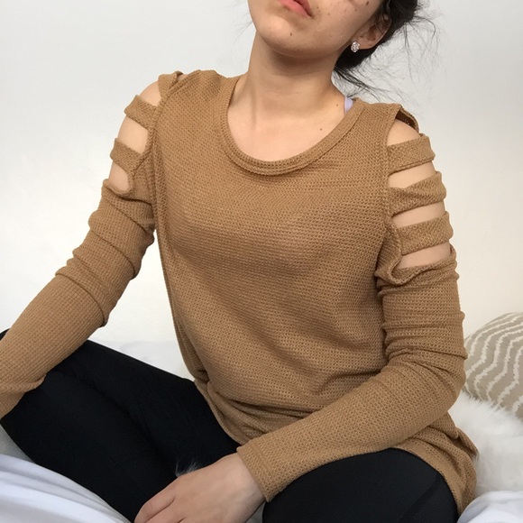 Sweaters - 1 left ❗️ medium Open shoulder long sleeve top